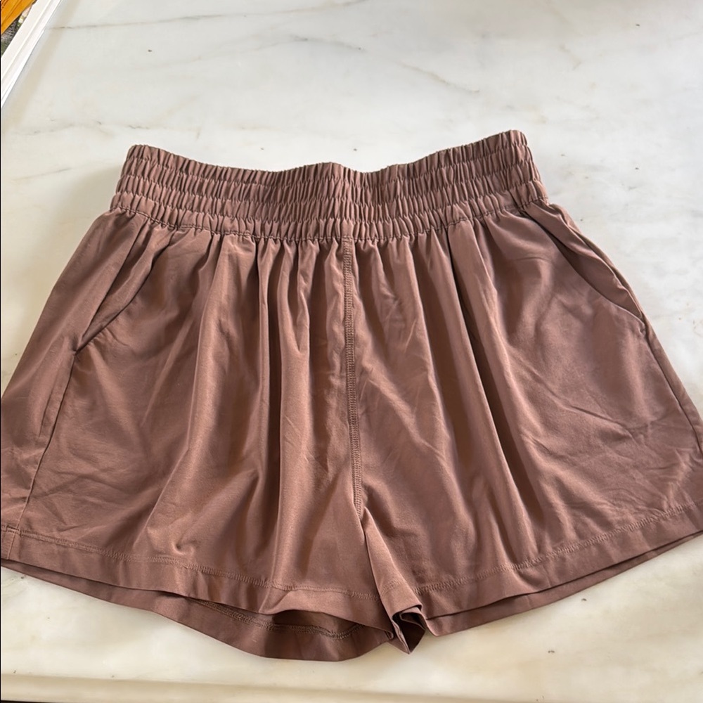 Vuori Villa High Waist Shorts with pockets